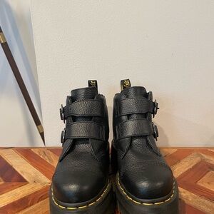 Dr. Martens Black Devon Flwr Boot